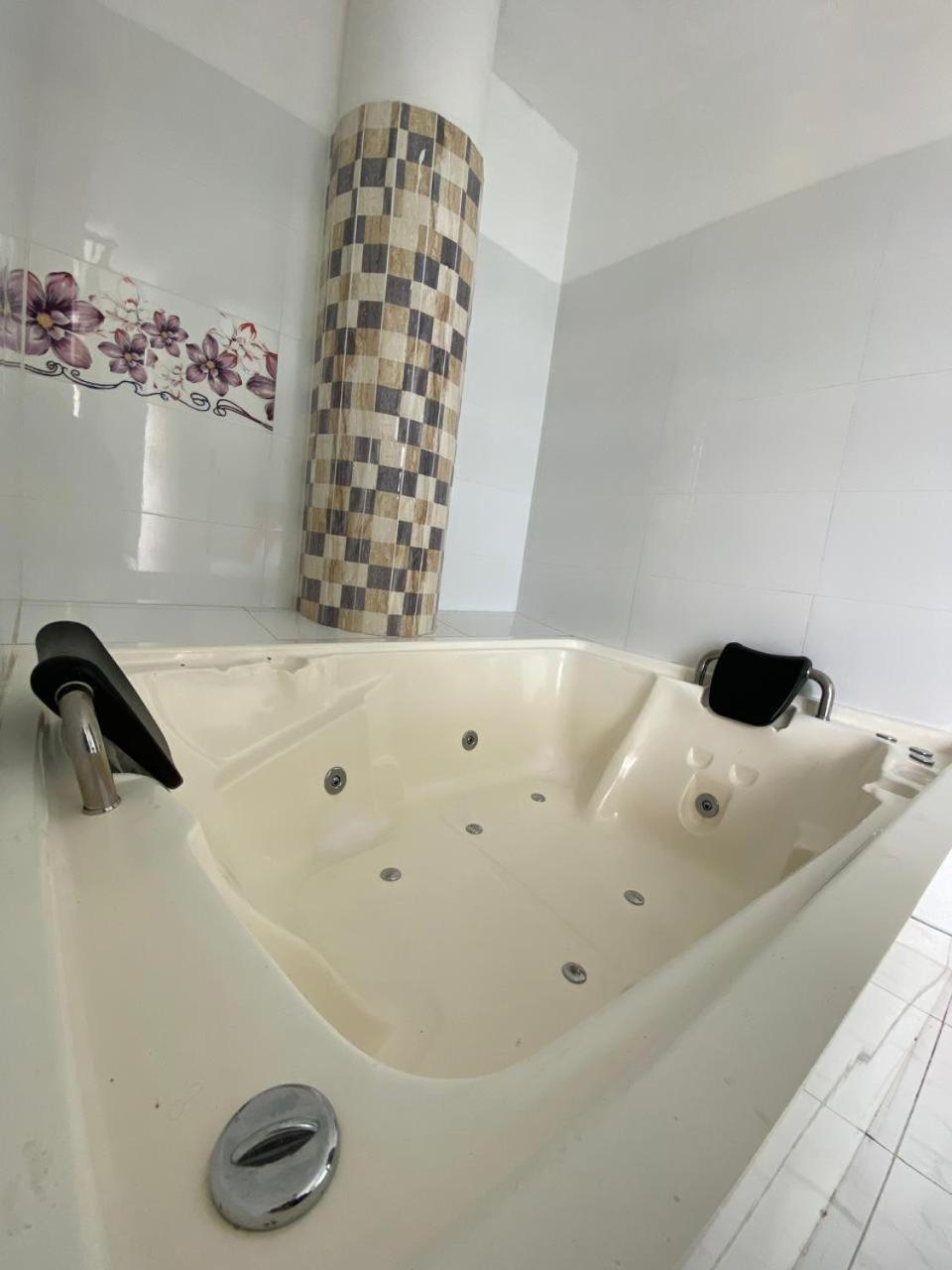 Hotel Suite Royal Melgar Ngoại thất bức ảnh